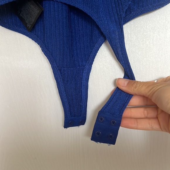 Guess Los Angles Deep V Sleeveless Ribbed Bodysuit - Picture 4 of 6